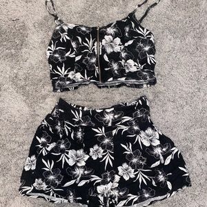 CHARLOTTE RUSSE BLACK FLORAL SHORT SET